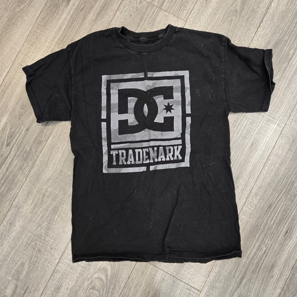 Black DC Trademark Logo T-Shirt - Picture 1 of 2